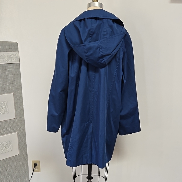 London Fog Blue Trench Coat with Notched Lapel and Sturdy Fabric - Picture 3 of 3